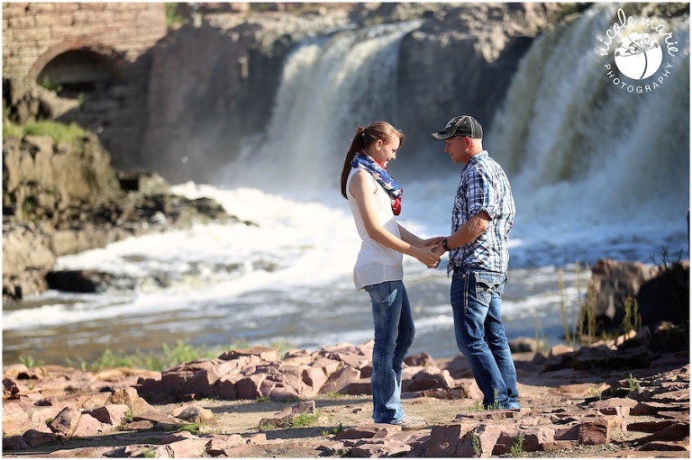 10 dt proposal engagement couple love sioux falls sd photography