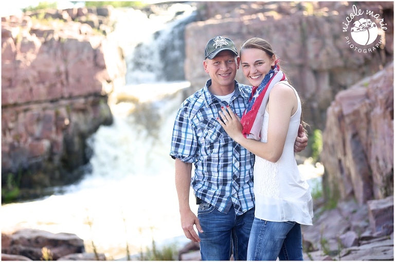 12 dt proposal engagement couple love sioux falls sd photography