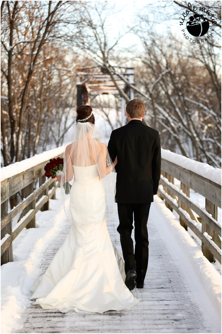 29 Olson wedding couple love winter portrait sioux falls sd photography