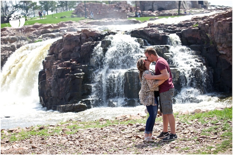 09 E+L proposal engagement couple love falls park portrait sioux falls sd photography