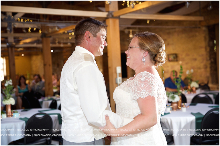 042-perry-wedding-couple-love-portrait-sioux-falls-sd-photography