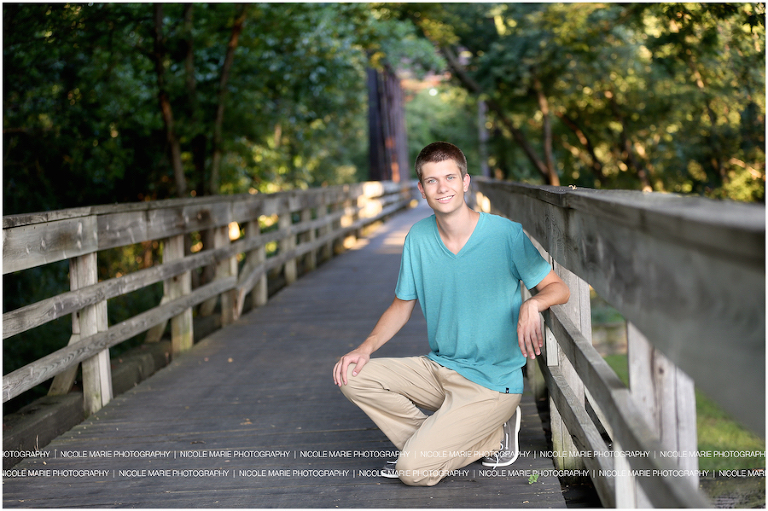 017-mason-senior-boy-downtown-bridge-portrait-session-sioux-falls-sd