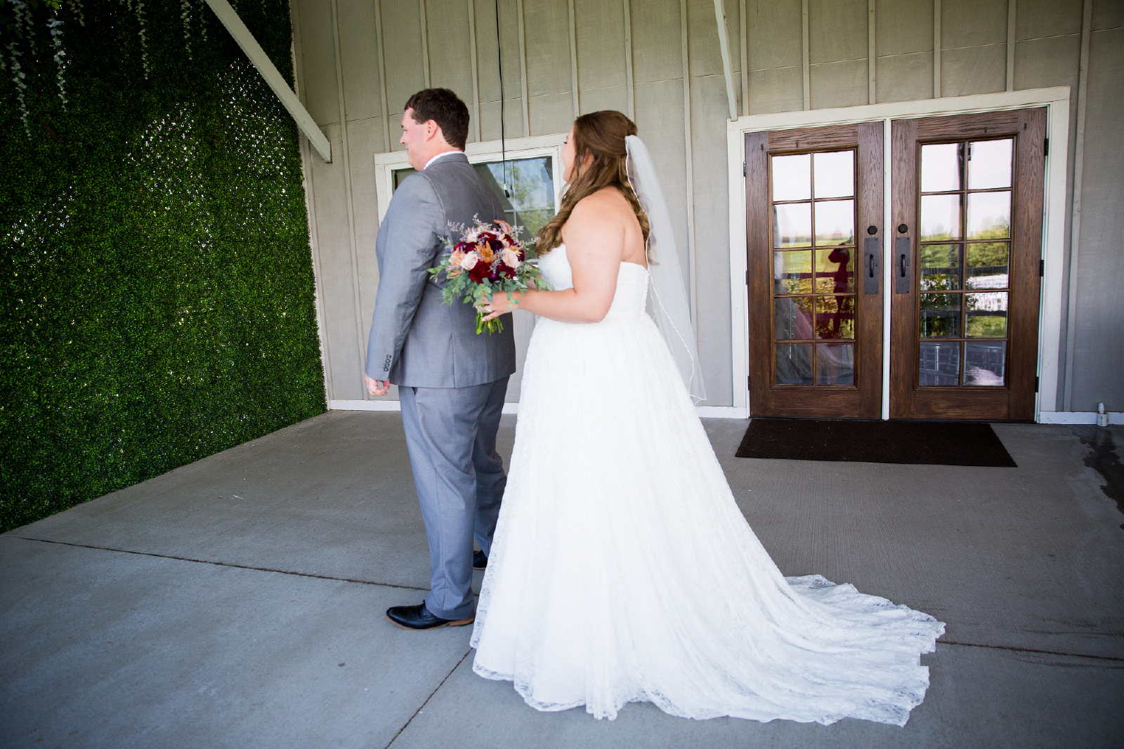 Twedt-wedding-blue-haven-barn-and-gardens-nature-photographer-couple-sioux-falls-sd-photography