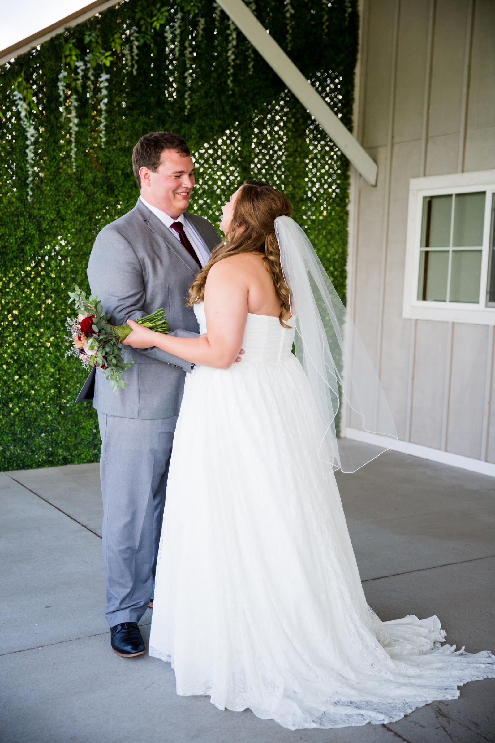 Twedt-wedding-blue-haven-barn-and-gardens-nature-photographer-couple-sioux-falls-sd-photography