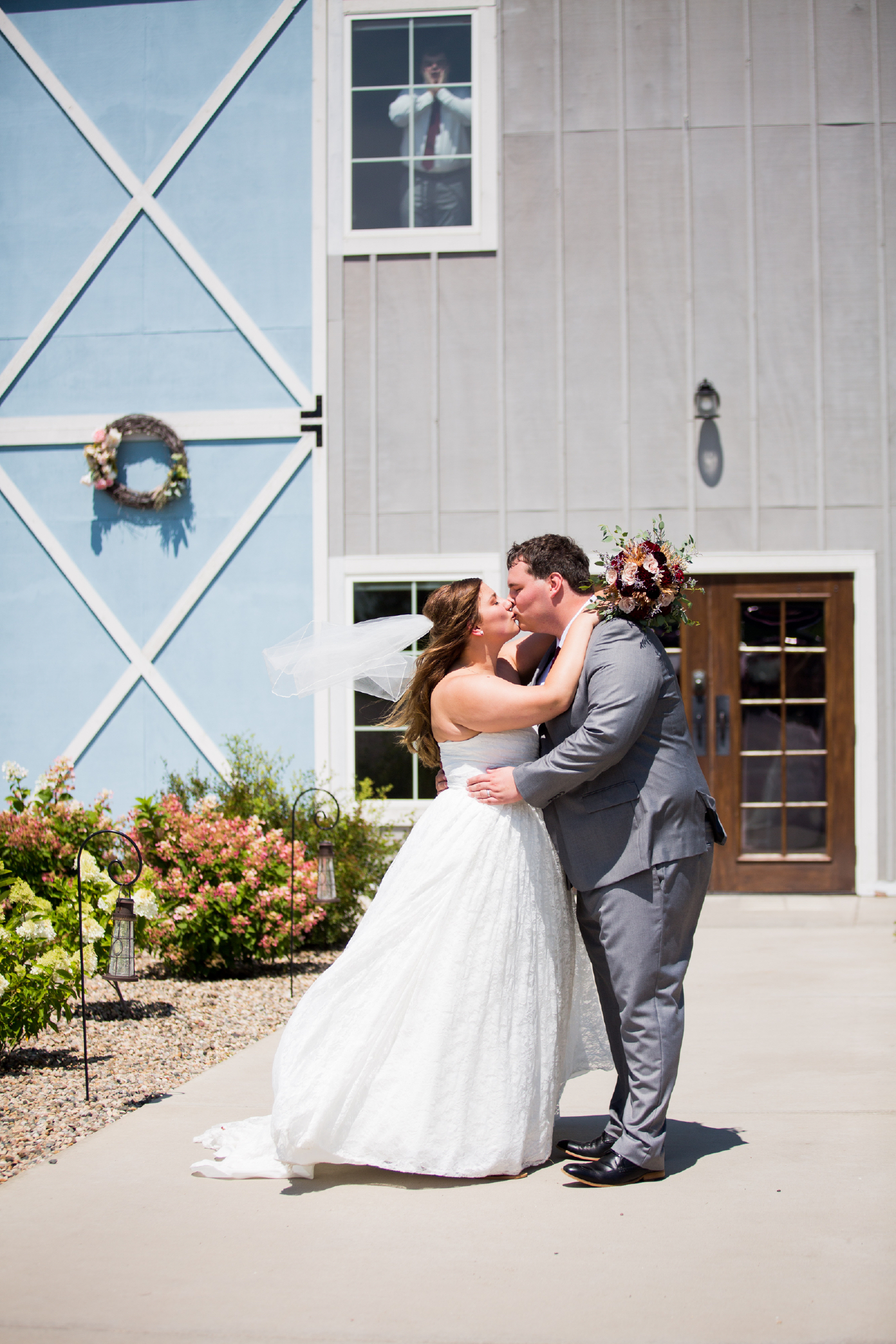 Twedt-wedding-blue-haven-barn-and-gardens-nature-photographer-couple-sioux-falls-sd-photography