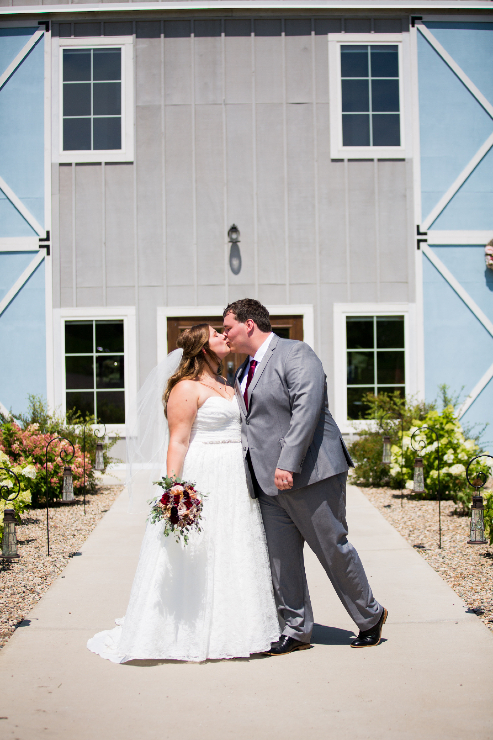 Twedt-wedding-blue-haven-barn-and-gardens-nature-photographer-couple-sioux-falls-sd-photography