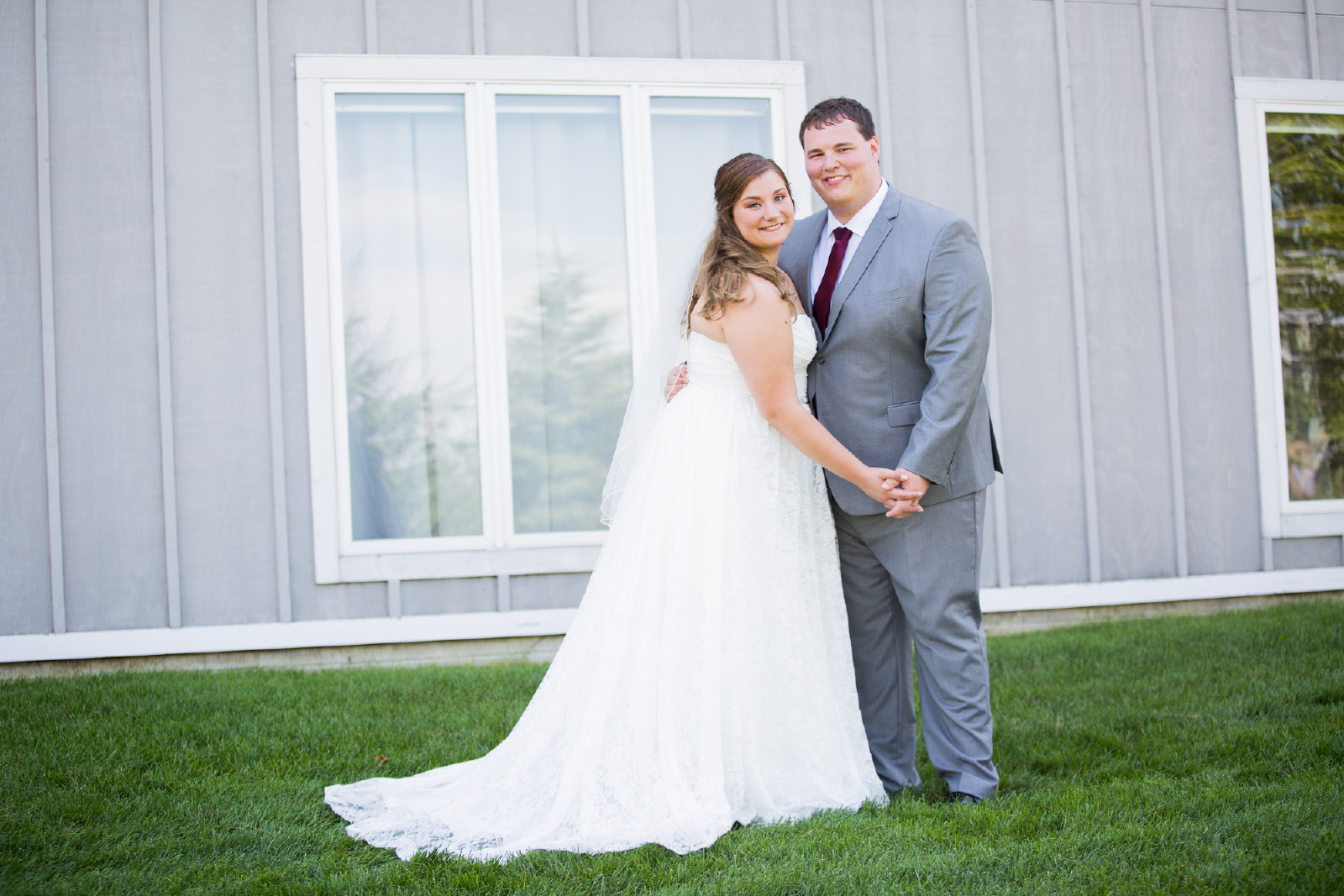 Twedt-wedding-blue-haven-barn-and-gardens-nature-photographer-couple-sioux-falls-sd-photography