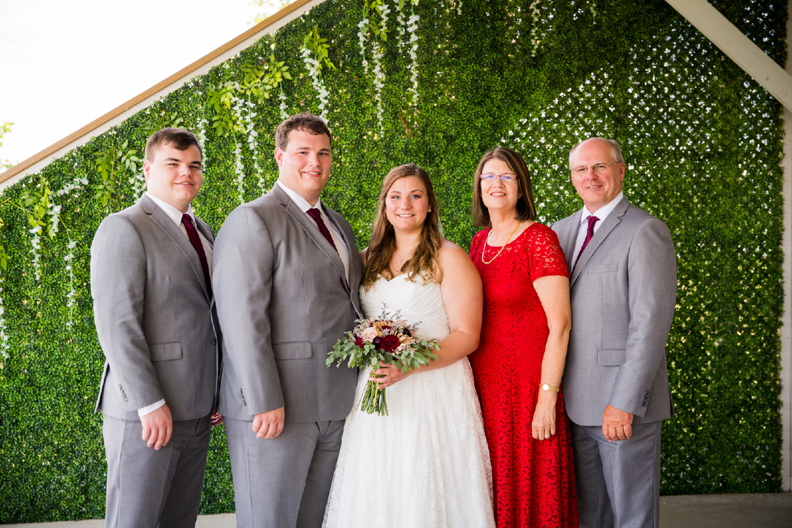 Twedt-wedding-blue-haven-barn-and-gardens-nature-photographer-couple-sioux-falls-sd-photography
