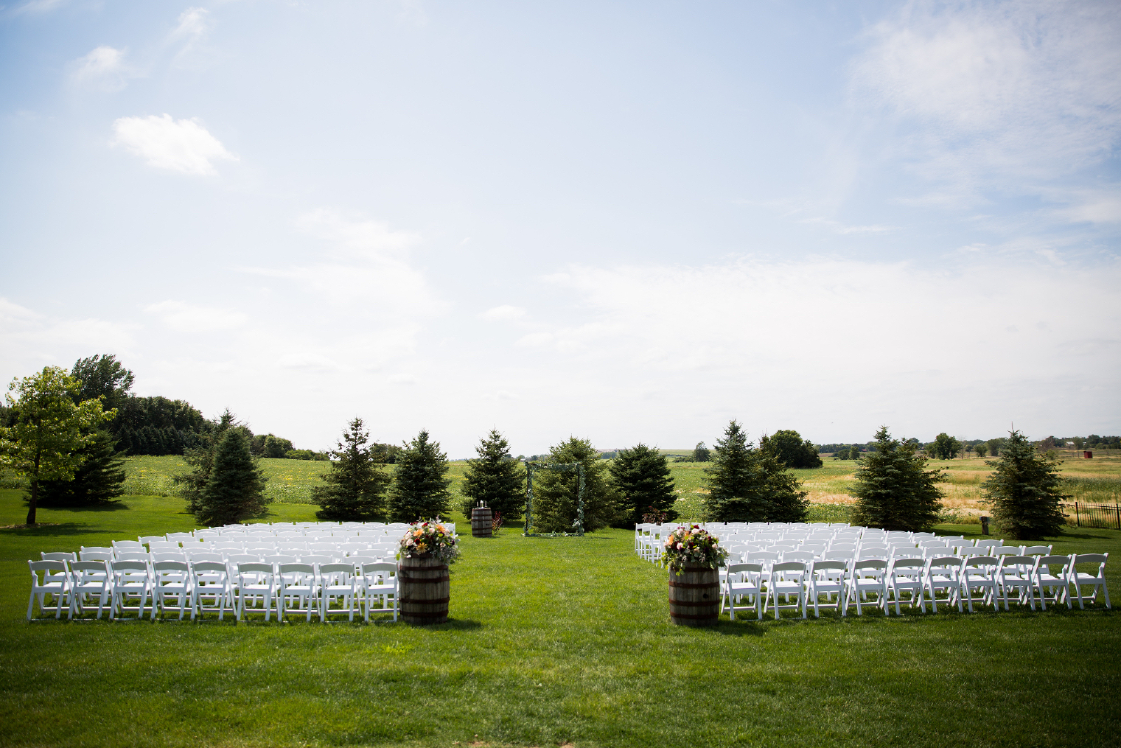 Twedt-wedding-blue-haven-barn-and-gardens-nature-photographer-couple-sioux-falls-sd-photography