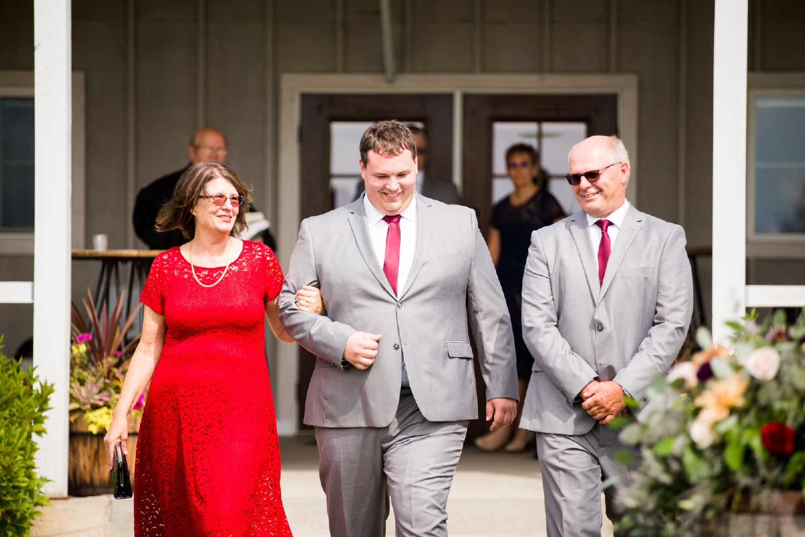 Twedt-wedding-blue-haven-barn-and-gardens-nature-photographer-couple-sioux-falls-sd-photography