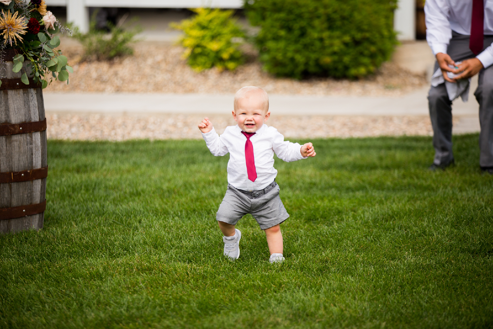 Twedt-wedding-blue-haven-barn-and-gardens-nature-photographer-couple-sioux-falls-sd-photography