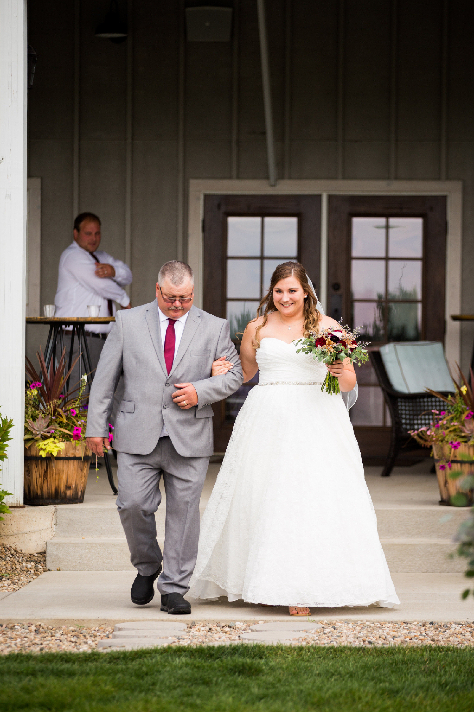 Twedt-wedding-blue-haven-barn-and-gardens-nature-photographer-couple-sioux-falls-sd-photography