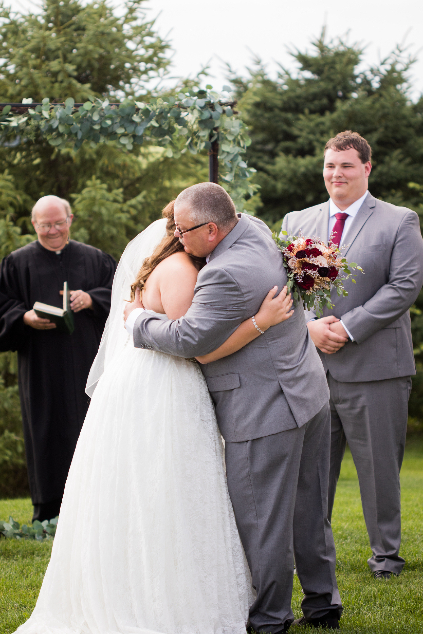 Twedt-wedding-blue-haven-barn-and-gardens-nature-photographer-couple-sioux-falls-sd-photography