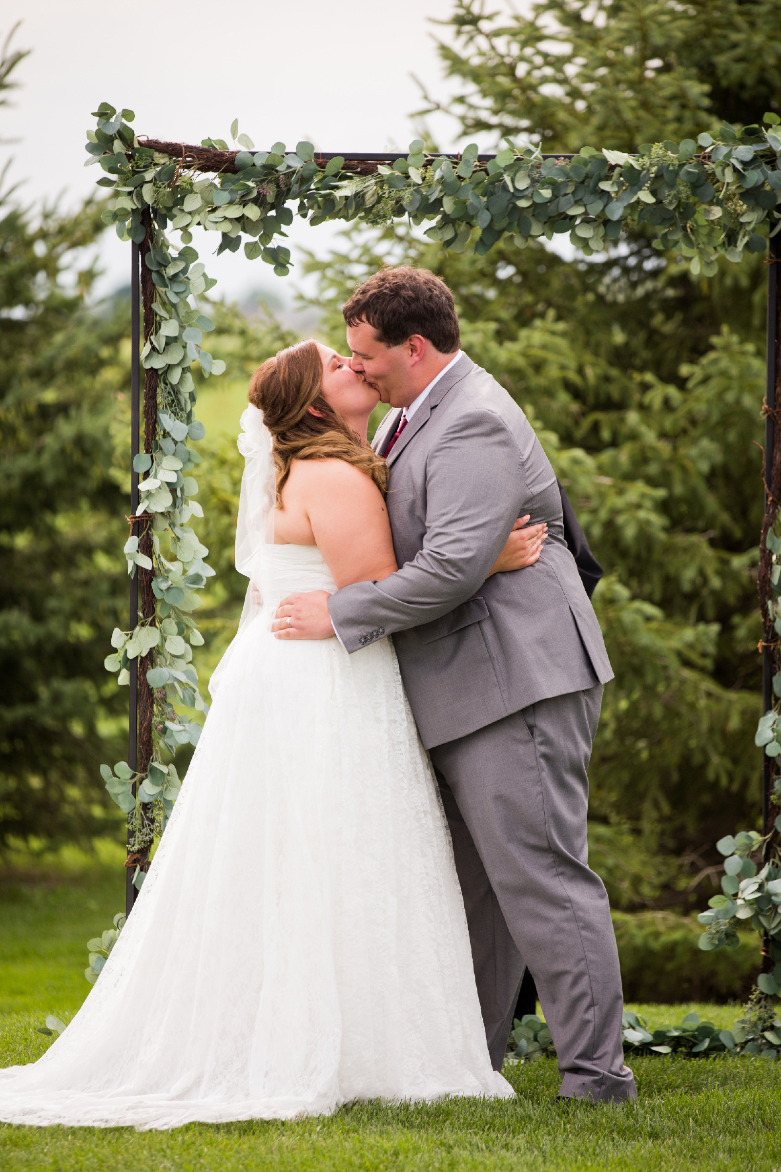 Twedt-wedding-blue-haven-barn-and-gardens-nature-photographer-couple-sioux-falls-sd-photography