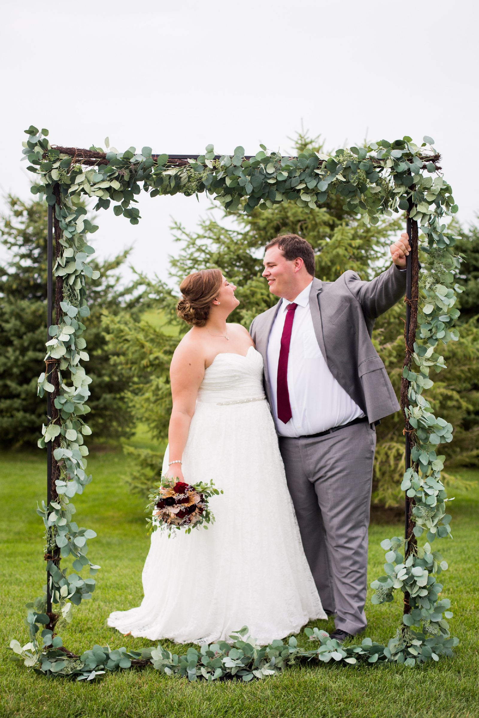 Twedt-wedding-blue-haven-barn-and-gardens-nature-photographer-couple-sioux-falls-sd-photography