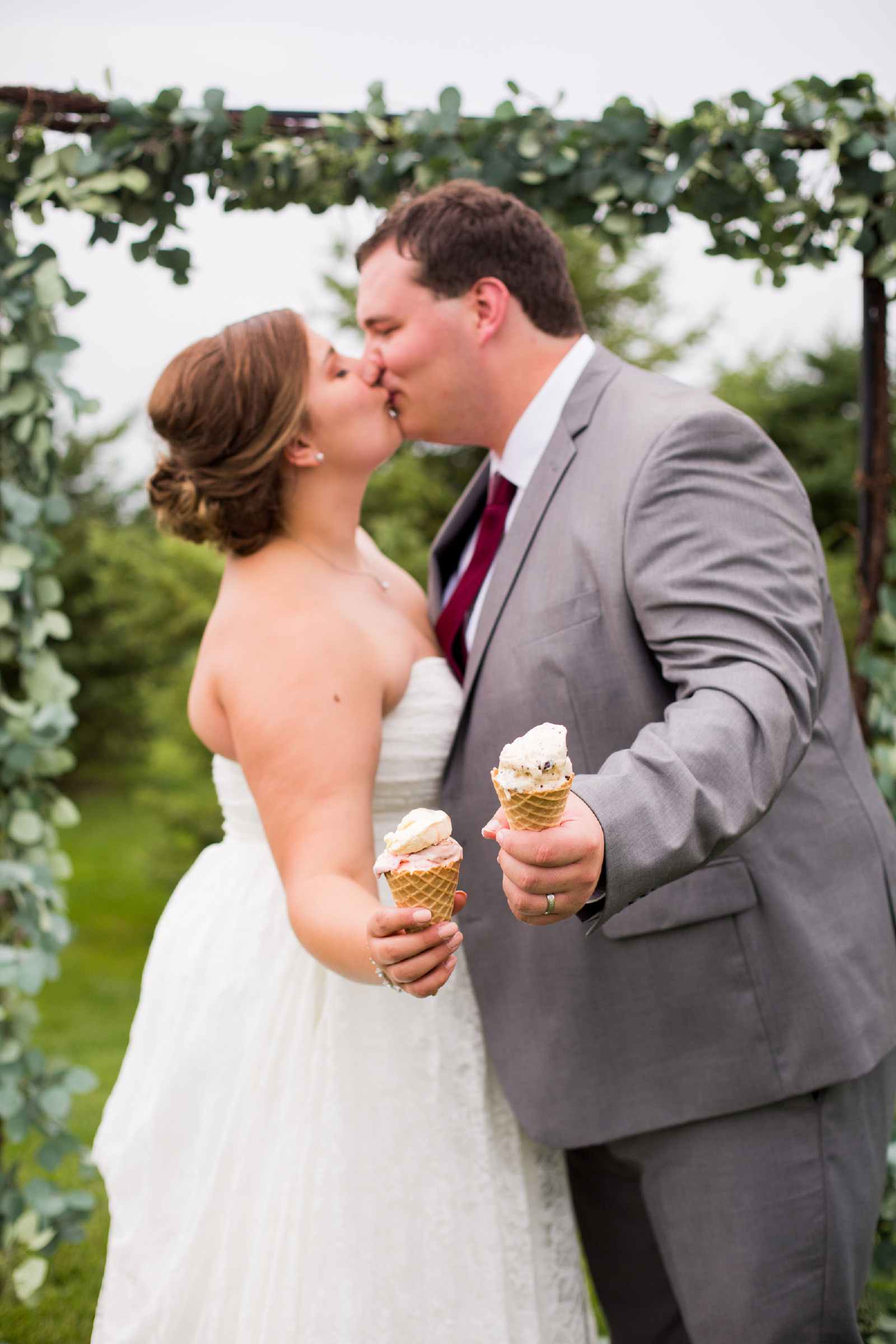 Twedt-wedding-blue-haven-barn-and-gardens-nature-photographer-couple-sioux-falls-sd-photography