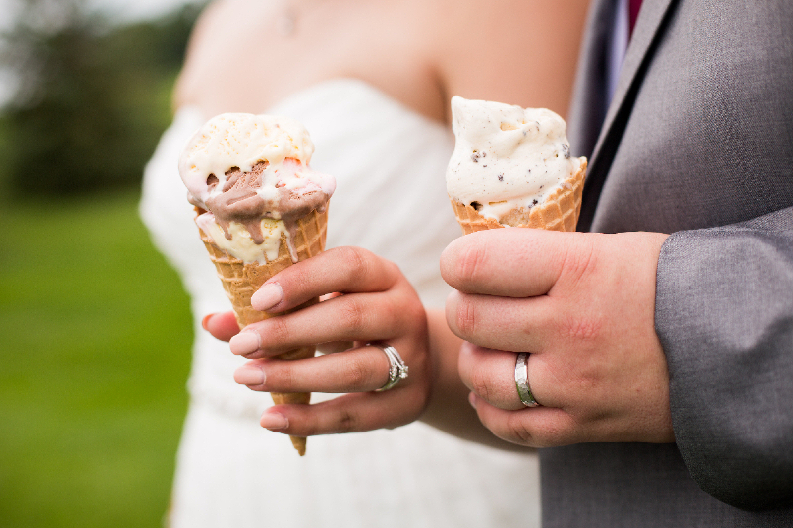 Twedt-wedding-blue-haven-barn-and-gardens-nature-photographer-couple-sioux-falls-sd-photography