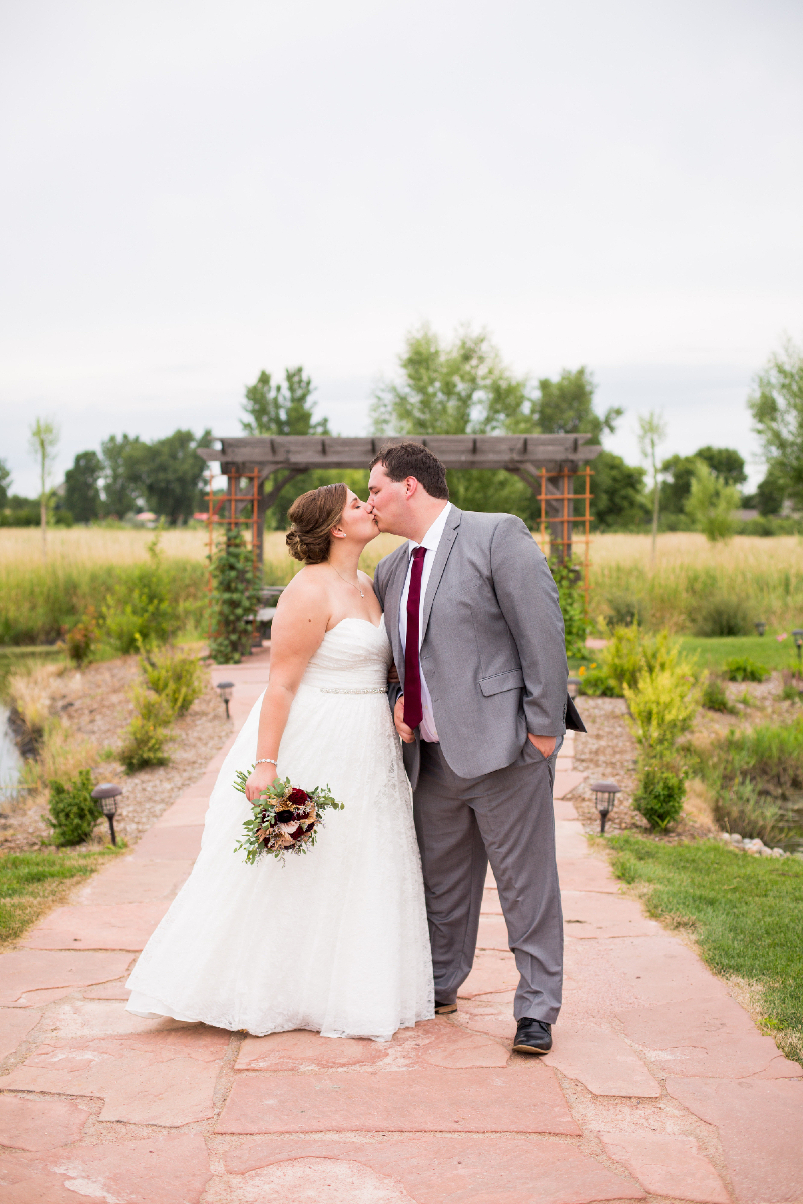Twedt-wedding-blue-haven-barn-and-gardens-nature-photographer-couple-sioux-falls-sd-photography