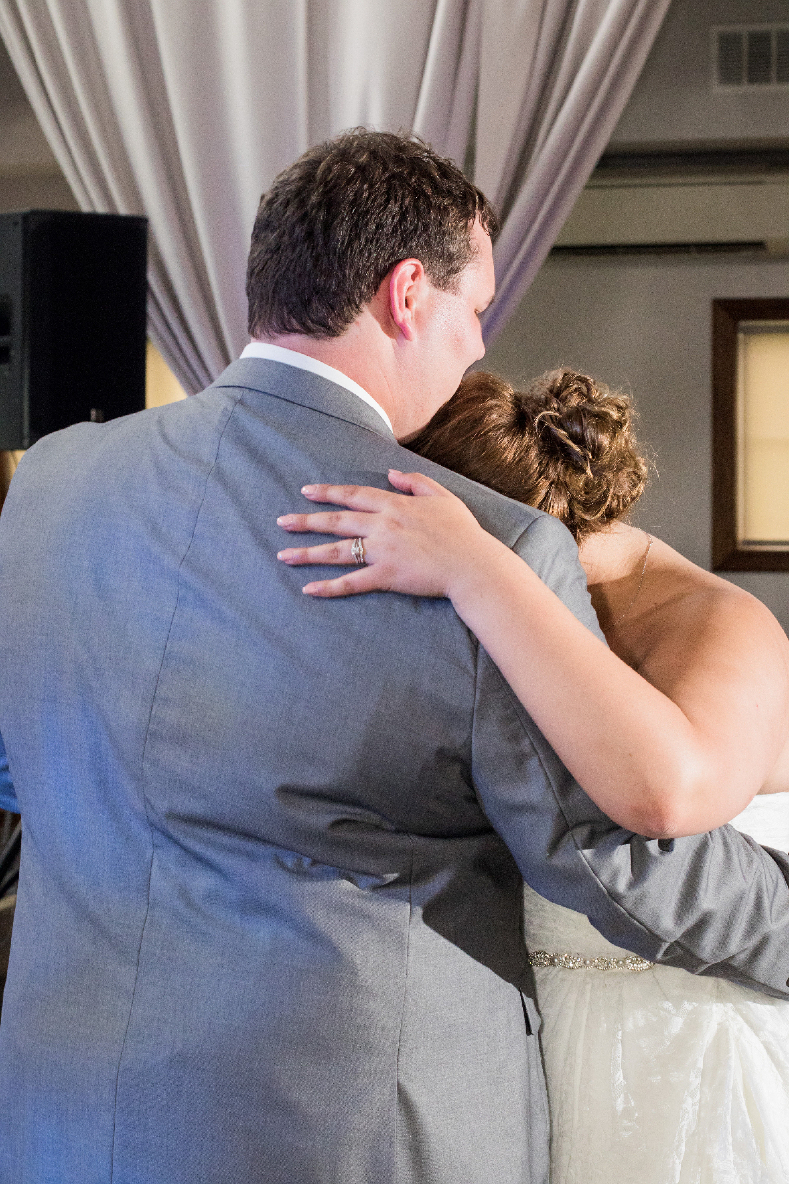 Twedt-wedding-blue-haven-barn-and-gardens-nature-photographer-couple-sioux-falls-sd-photography