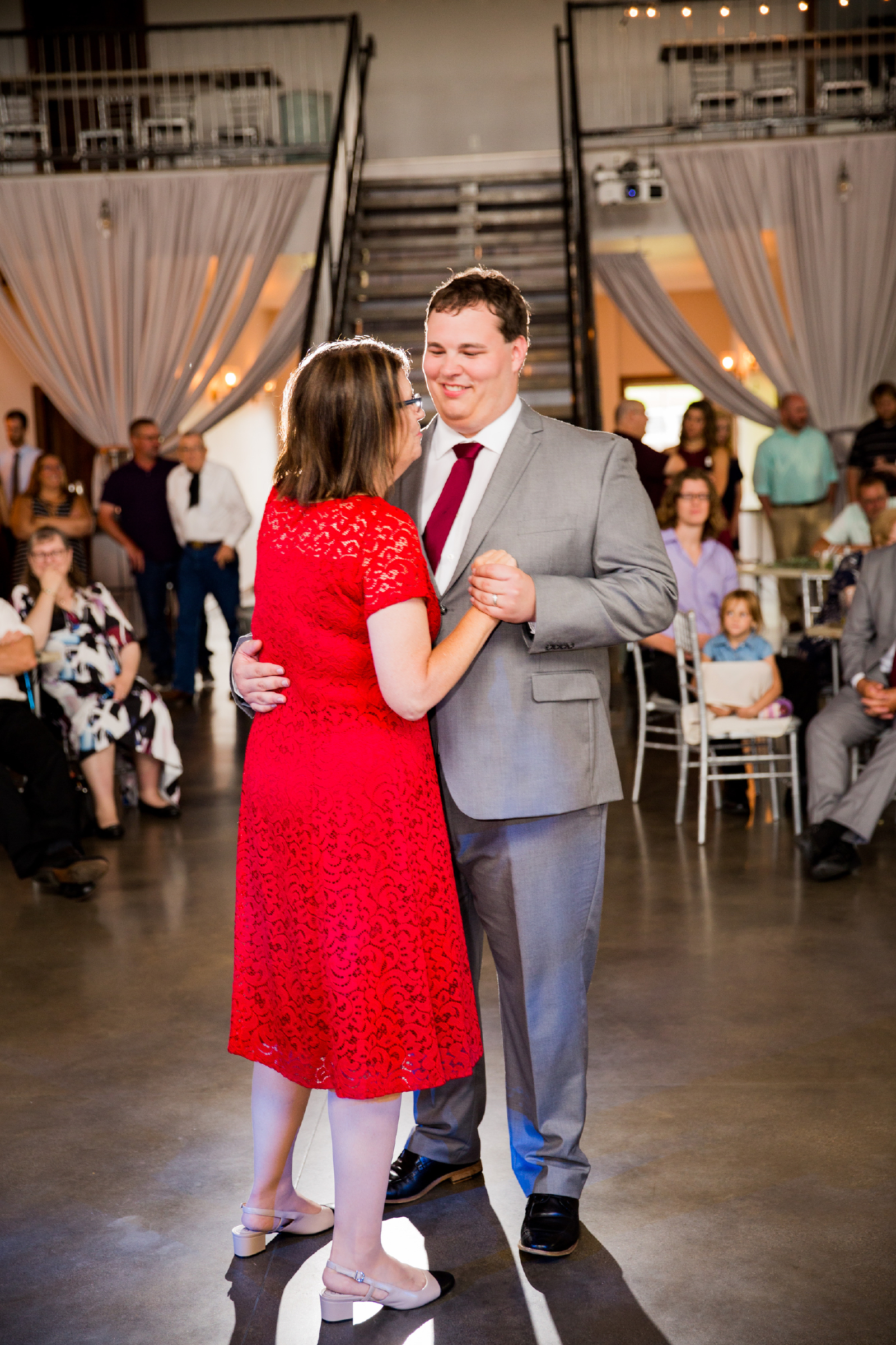 Twedt-wedding-blue-haven-barn-and-gardens-nature-photographer-couple-sioux-falls-sd-photography