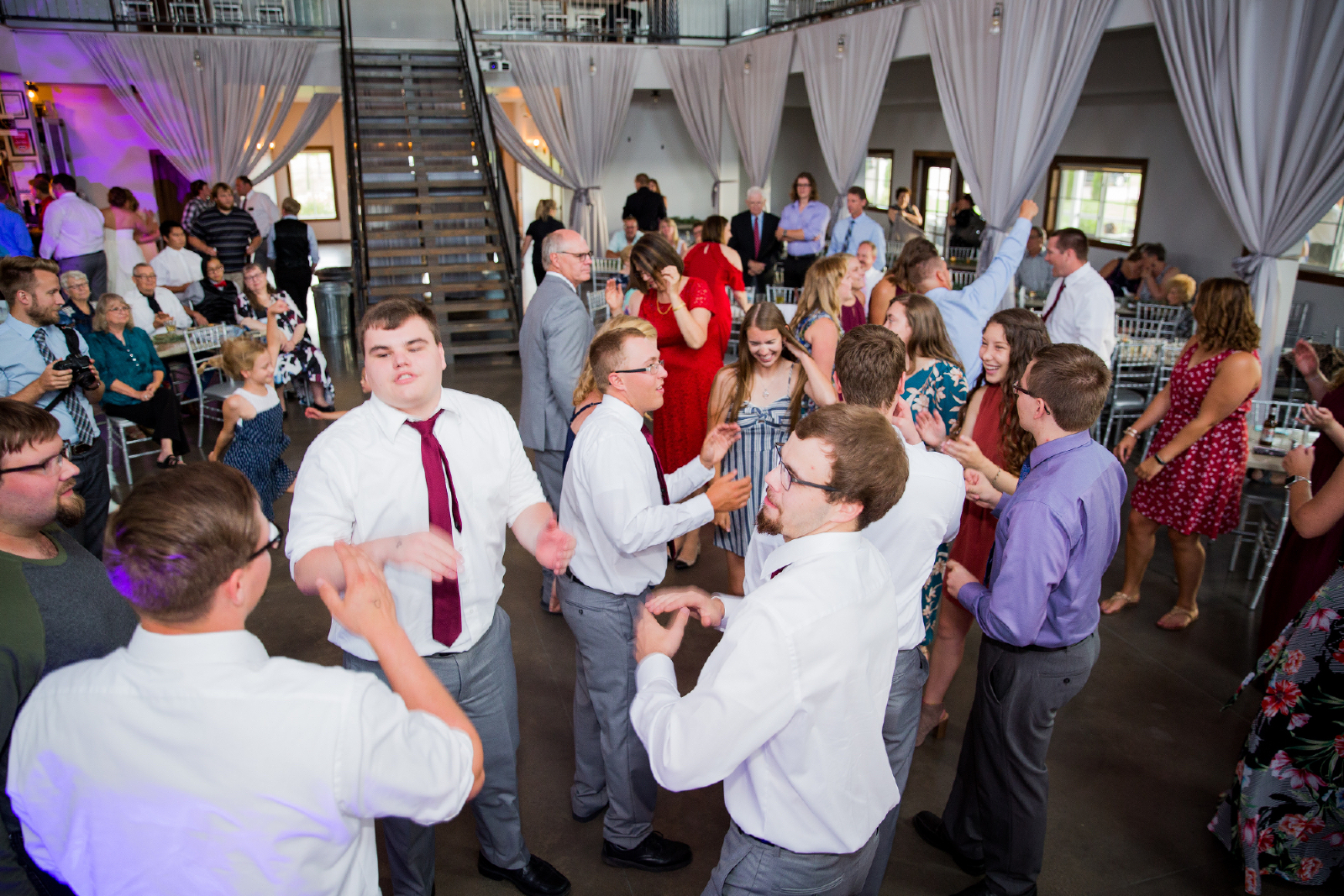 Twedt-wedding-blue-haven-barn-and-gardens-nature-photographer-couple-sioux-falls-sd-photography